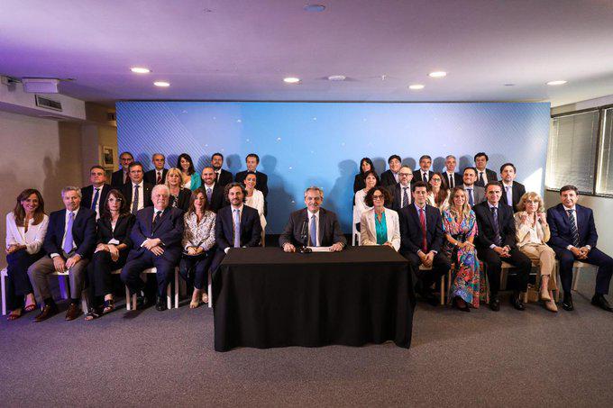 Argentiniens Präsident Fernández und das Kabinett