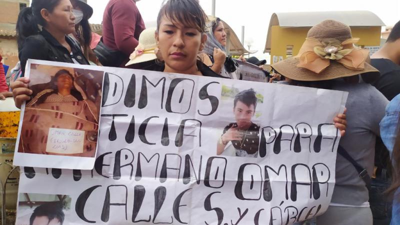 Omar Calle ist eines der Opfer des Massakers von Sacaba. Angehörige demonstrierten vor dem Gericht während der Anhörung von General Cuéllar