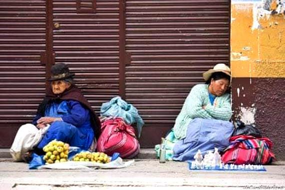 Viele Menschen in Bolivien müssen ihr Überleben trotz Quarantäne durch Straßenverkauf sichern