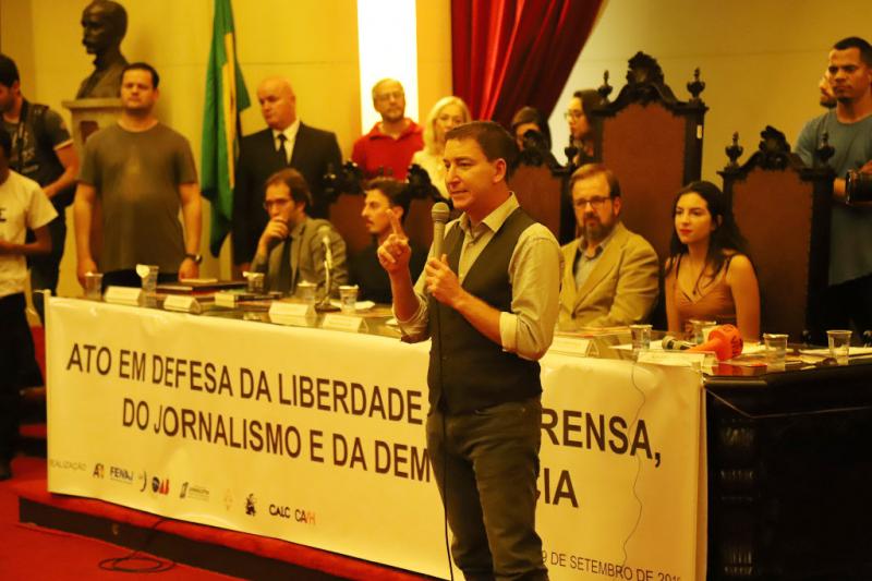 Glenn Greenwald bei einer Veranstaltung zur Verteidigung der Freiheit der Presse, des Journalismus und der Demokratie in São Paulo (9. September 2019)