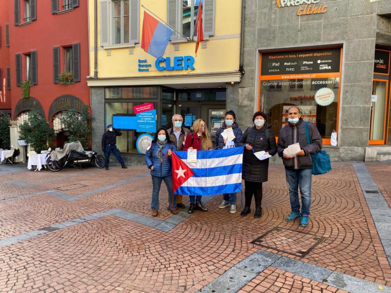 Protest-Aktion vor einer Filiale der schweizerischen CLER-Bank