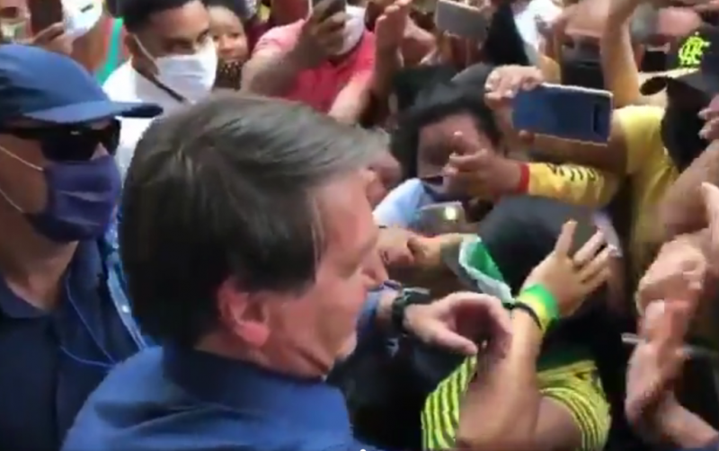 Brasiliens Präsident, Jair Bolsonaro, fällt immer wieder durch demonstrative Missachtung von Schutzmaßnahmen gegen den Corona-Virus auf