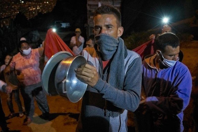An vielen Orten Kolumbiens mehren sich die Hunger-Proteste, weil die Arbeit im informellen Sektor unter der Quarantäne weggebrochen ist. Hier Nueva Jerusalén in Bello