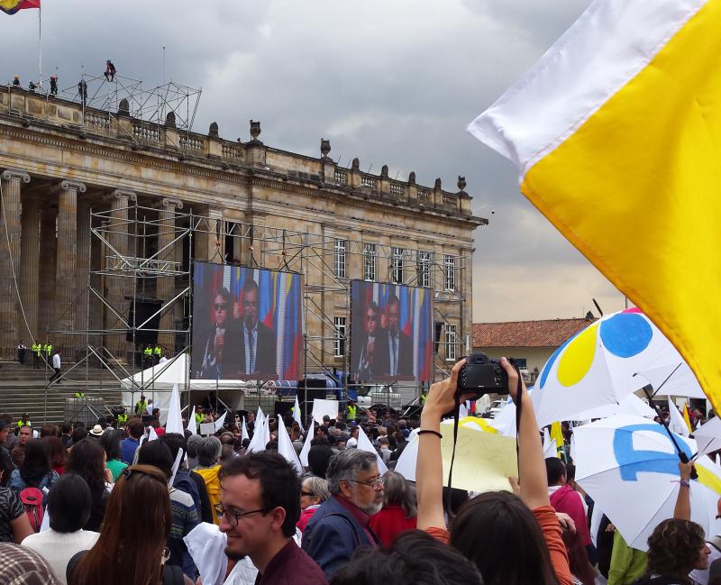 Demonstration anlässlich der Unterzeichnung des Friedensvertrages in Kolumbien 2016. Präsident Duque tut sich schwer mit dessen Umsetzung