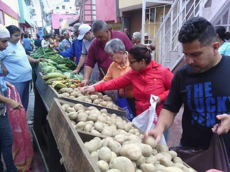 Selbsthilfe: Zu den Aufgaben der sozialistischen Kommune El Panal 2021 in Caracas gehört auch die Versorgung der Bevölkerung mit Lebensmitteln