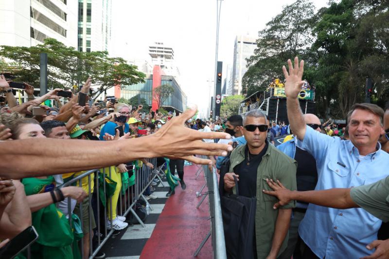 Der brasilianische Präsident Jair Bolsonaro mobilisiert seine Anhängerschaft gegen Rechtsorgane der Verfassung