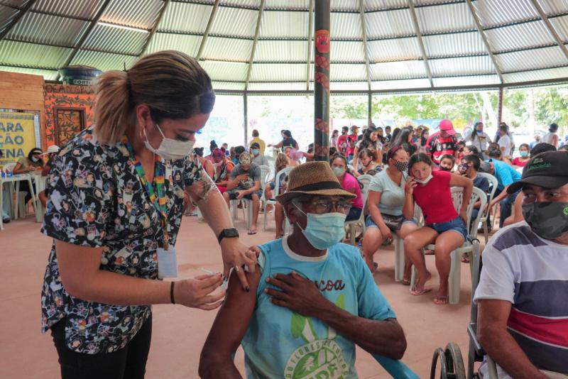 Impfaktion bei der Indigenen-Gemeinde Parque das Tribos in Manaus am 10. November 2021