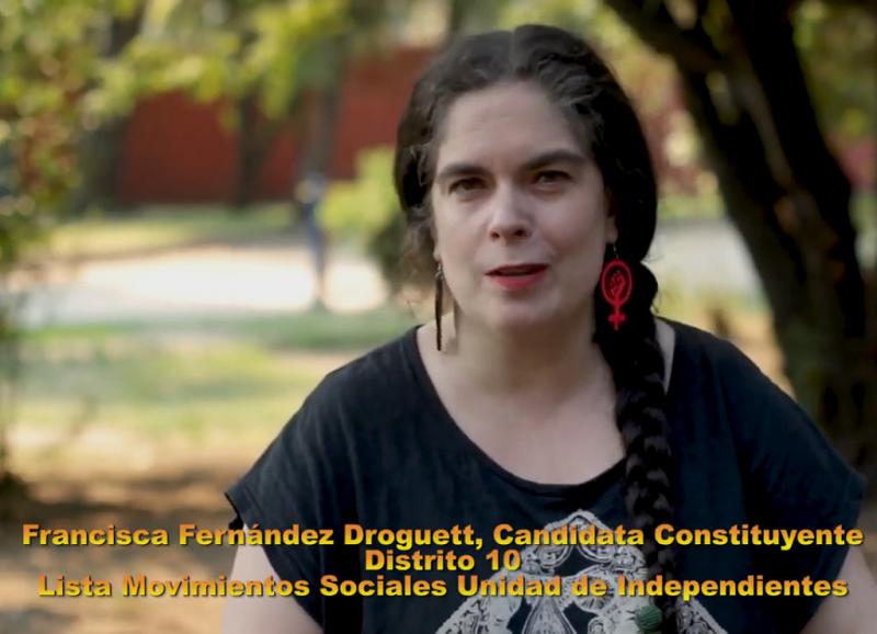 In einem Video erklärt Francisca Fernández, Kandidatin für die verfassungsgebende Versammlung, die sieben Themen der Liste Soziale Bewegungen - Einheit der Unabhängigen für den Distrikt 10 (Screenshot)