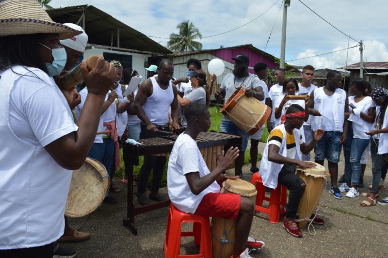 Empfang der Karawane mit Arullos, den traditionellen Liedern der Afro-Gemeinden, und Musik