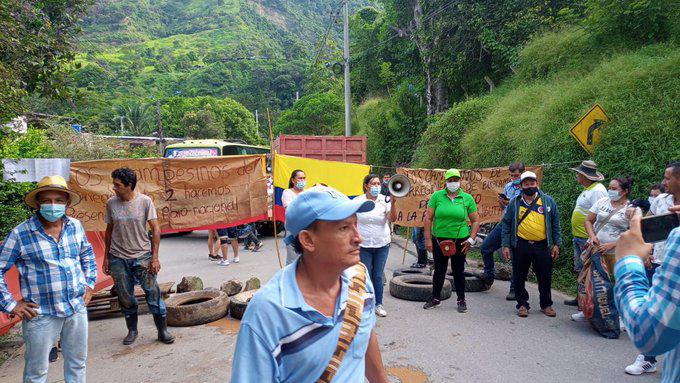 Kleinbauern blockieren am 12. Mai die Autobahn Medellín-Bogotá