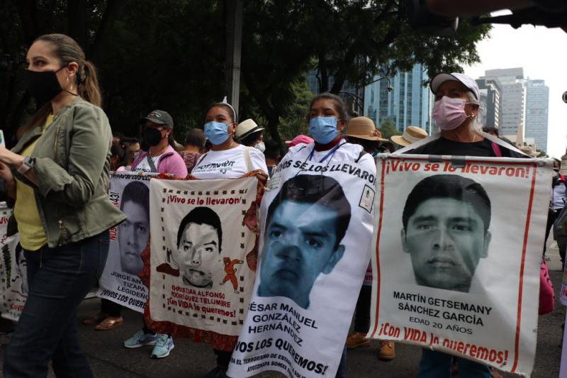 Demonstration von Angehörigen der verschwundenen Lehramtsstudenten am 26. September in Mexiko-Stadt