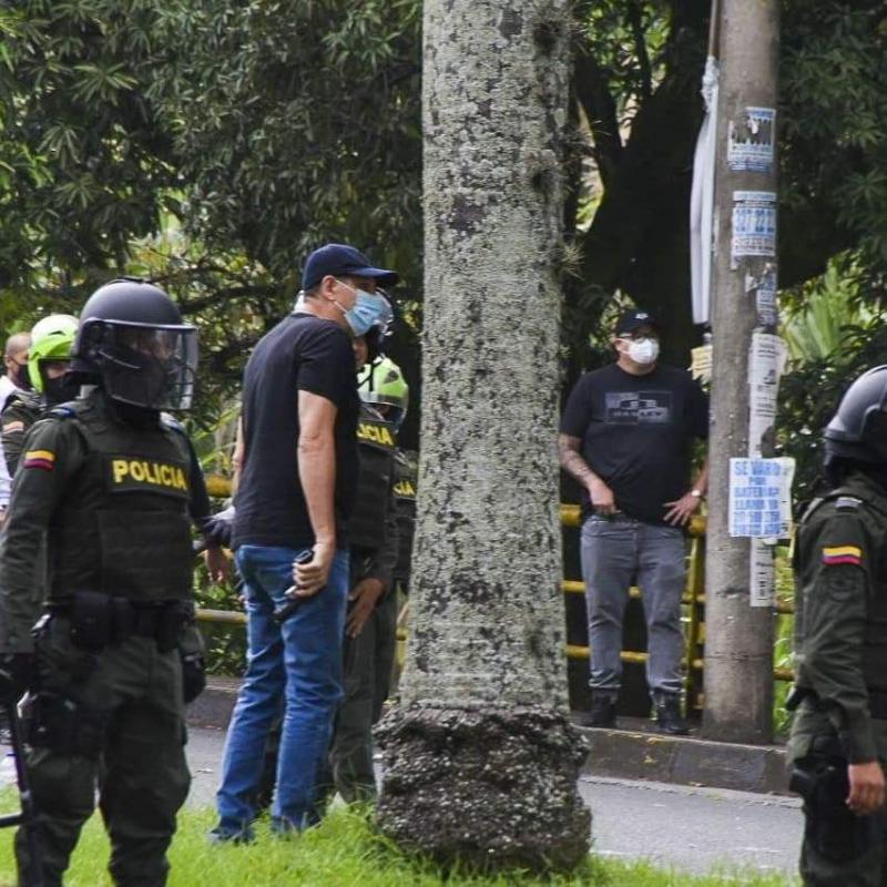 Paramilitärs unterstützen laut Berichten die Polizei und das Militär bei der Niederschlagung der Proteste