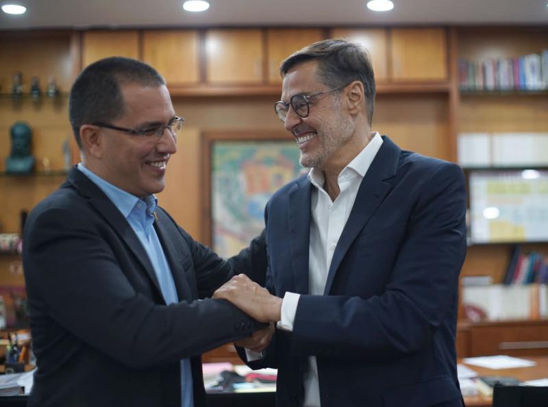 Der alte und der neue Außenminister von Venezuela: Felix Plasencia (rechts) ersetzt Jorge Arreaza