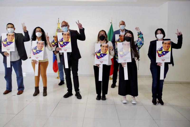 Die Regierungsdelegation protestierte bei der Ankunft in Mexiko gegen die Inhaftierung Saabs