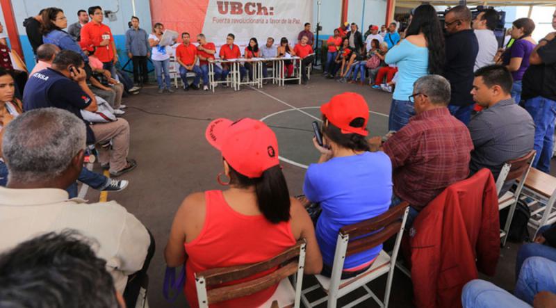 In den 14.381 Kampfeinheiten Hugo Chávez (UBCh) werden die Vorkandidaten festgelegt