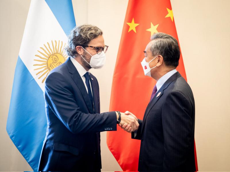 Die Außenminister von Argentinien und China trafen beim G20-Gipfel in Bali zusammen