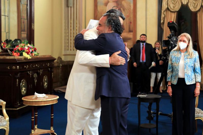 Der venezolanische Präsident Nicolás Maduro empfing Kolumbiens neuen Botschafter Armando Benedetti