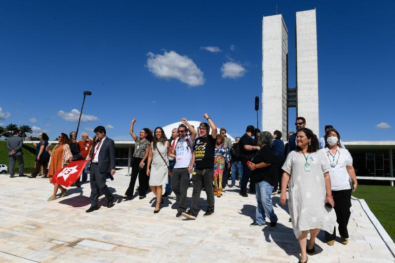 Der "Akt für Demokratie" erinnert an die gewaltsamen Proteste der Bolsonaro-Anhänger:innen im Januar
