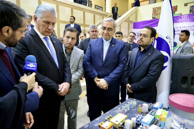 Kubas Präsident Miguel Díaz-Canel während seines Besuches im Pasteur-Institut in Teheran