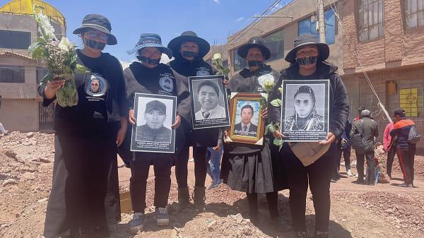 Angehörige der Opfer des Massakers in Juliaca (Puno) fordern Gerechtigkeit und Bestrafung der Verantwortlichen
