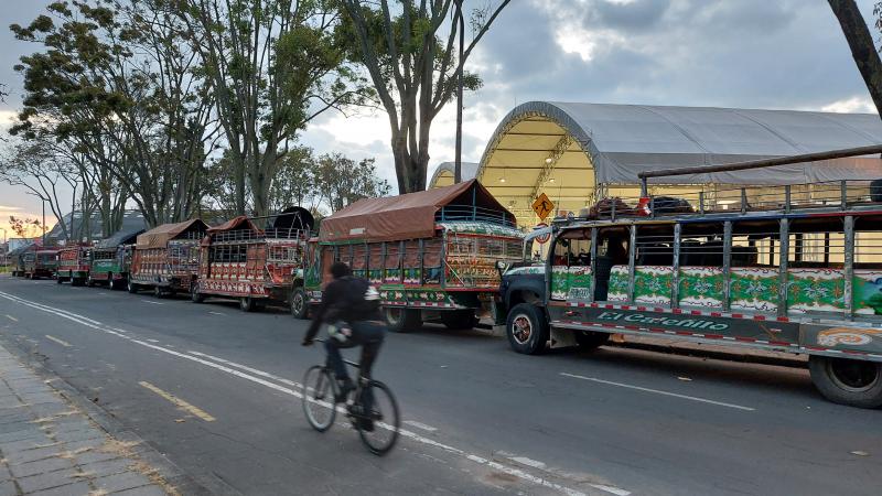 Mit diesen Bussen sind die Menschen aus dem Südwesten des Landes angereist
