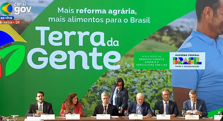 Präsident Lula da Silva bei der Ankündigung des Programms Terra da Gente (Screenshot)