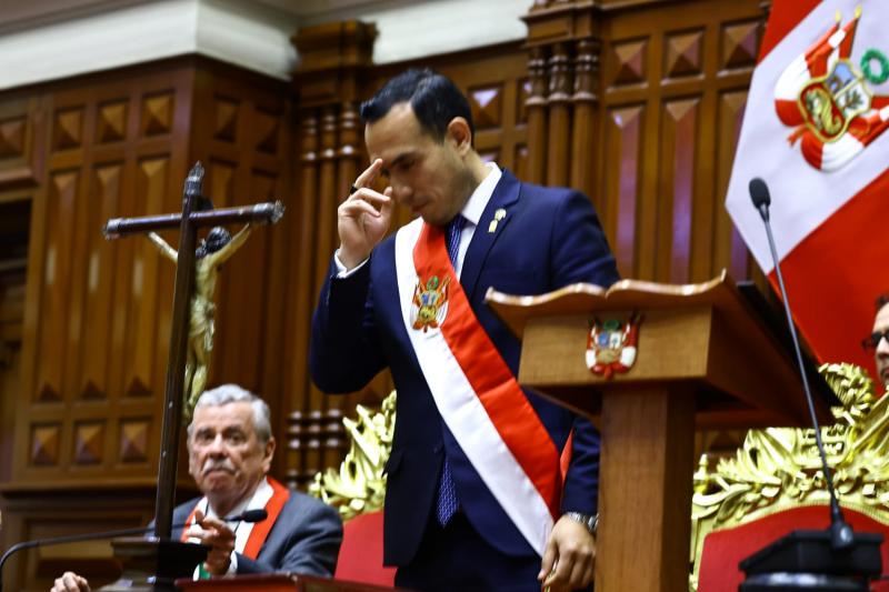 José Jerí Oré bei seiner Vereidigung als neuer Präsident von Peru