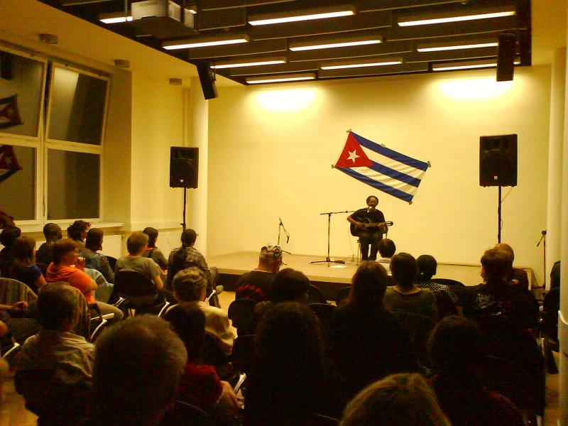 Kubanischer Chansonnier Alfonso in Berlin