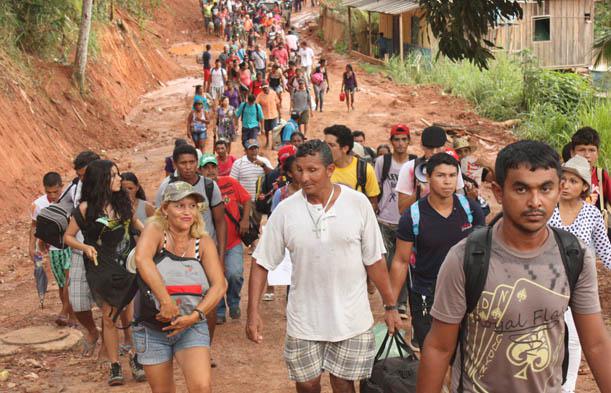 800 Fischer blockieren Belo Monte Staudamm