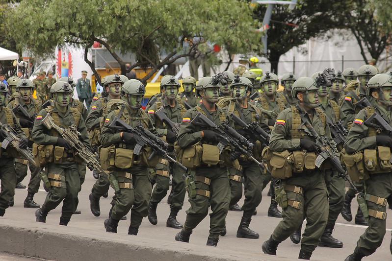 Kolumbien besitzt nach Brasilien das zweitgrößte Militär Lateinamerikas, jedes Jahr scheiden rund 10.000 Soldaten aus dem aktiven Dienst aus