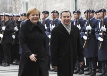 Merkel empfängt Àlvaro Uribe im Januar 2009