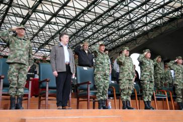 Kolumbianische Militärführung mit Präsident Santos