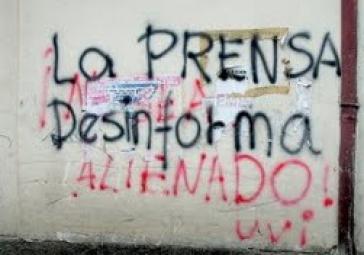 "Die Presse desinformiert": Graffiti aus Quito