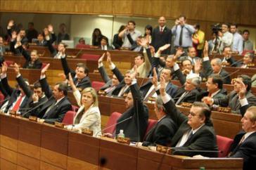 Das Parlament in Paraguay bei der Abstimmung über die Absetzung von Präsident Lugo