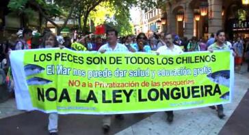 Demonstration von Fischern gegen das Gesetzesprojekt: "Die Fische gehören allen Chilenen"