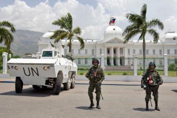 Vor dem Erdbeben: MINUSTAH-Truppen schützen den Präsidentenpalast
