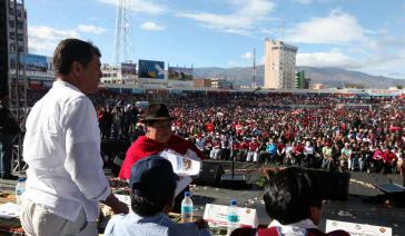 Ecuadors Präsident Rafael Correa im Stadion von Riobamba