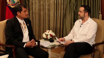 Präsident Rafael Correa im Gespräch mit Amerika21.de-Redakteur Harald Neuber