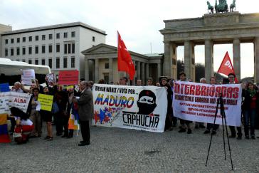 Kundgebung vor dem Brandenburger Tor in Berlin