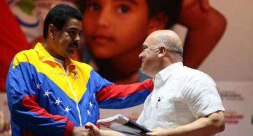 UNPD-Vertreter Fabianci übergibt Nicolás Maduro den Jahresbericht