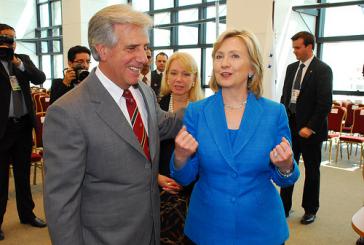 Tabaré Vázquez mit der ehemaligen US-Außenministerin Hillary Clinton im Jahr 2010