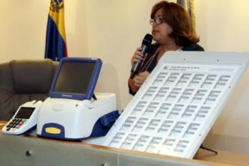 Vor den Präsidentschaftswahlen erklärt die Präsidentin des CNE die Wahlcomputer
