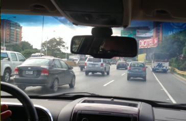 Hauptverkehrsader in Caracas: Bald könnten sich die Benzinpreise erhöhen