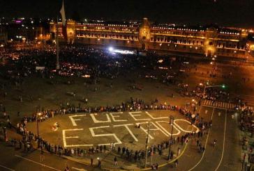 Demonstranten schrieben mit Licht auf den zentralen Platz von Mexiko-Stadt: "Es war der Staat"