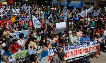 Demonstration von Lehrern in Santiago. Sie haben einen unbefristeten Streik ausgerufen