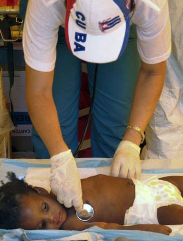 Kubanischer Arzt in Haiti