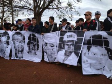 Angehörige der Opfer fordern eine lückenlose Aufklärung des Massakers und die Freilassung der inhaftierten Bauern