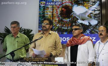 Vertreter der FARC-Delegation in Havanna. Am Mikrofon Iván Márquez