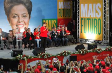 Brasiliens Präsidentin Dilma Rousseff bei ihrer Ansprache vor CUT-Mitgliedern
