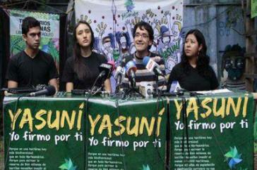 Vertreter der ökologischen Initiativen zum Erhalt von Yasuni-ITT bei einer Pressekonferenz